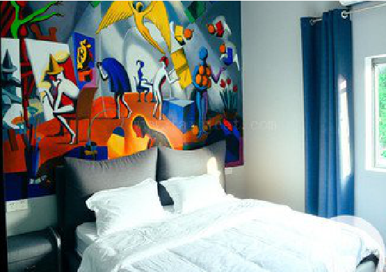 龙南对于酒店的墙体彩绘而言更注重哪些方面？